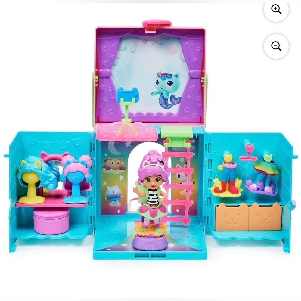 Gabby’s Dollhouse, Rainbow Closet Portable Playset with a Gabby Doll